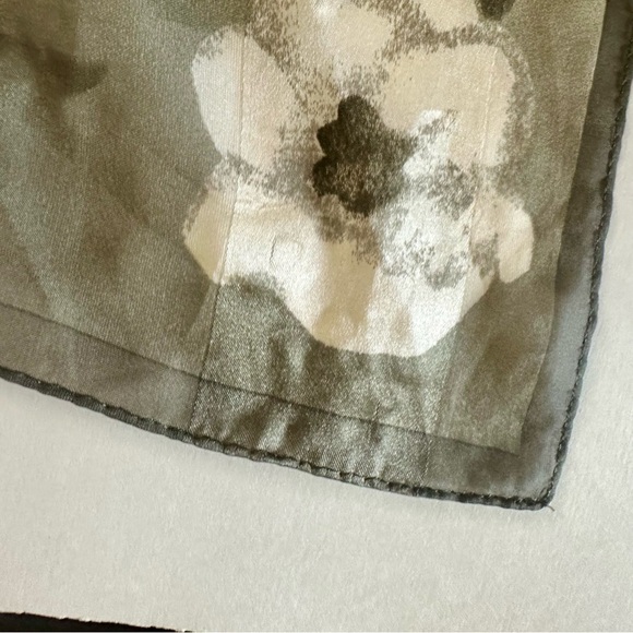 100% Silk Elaine Gold for Collection XIIX ltd Sheer Floral Rich Scarf - Picture 6 of 8